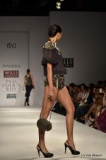Model walk the ramp for Anaikka Show at Wills Lifestyle India Fashion Week 2012 day 2 on 7th Oct 2012 (117).JPG