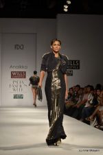 Model walk the ramp for Anaikka Show at Wills Lifestyle India Fashion Week 2012 day 2 on 7th Oct 2012 (121).JPG
