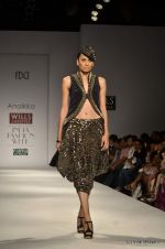 Model walk the ramp for Anaikka Show at Wills Lifestyle India Fashion Week 2012 day 2 on 7th Oct 2012 (125).JPG