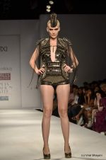 Model walk the ramp for Anaikka Show at Wills Lifestyle India Fashion Week 2012 day 2 on 7th Oct 2012 (135).JPG