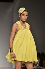 Model walk the ramp for Anaikka Show at Wills Lifestyle India Fashion Week 2012 day 2 on 7th Oct 2012 (25).JPG