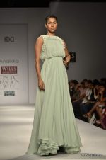Model walk the ramp for Anaikka Show at Wills Lifestyle India Fashion Week 2012 day 2 on 7th Oct 2012 (26).JPG
