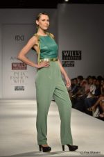 Model walk the ramp for Anaikka Show at Wills Lifestyle India Fashion Week 2012 day 2 on 7th Oct 2012 (32).JPG