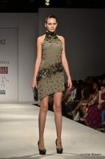 Model walk the ramp for Anaikka Show at Wills Lifestyle India Fashion Week 2012 day 2 on 7th Oct 2012 (47).JPG