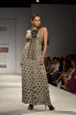 Model walk the ramp for Anaikka Show at Wills Lifestyle India Fashion Week 2012 day 2 on 7th Oct 2012 (54).JPG