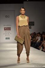 Model walk the ramp for Anaikka Show at Wills Lifestyle India Fashion Week 2012 day 2 on 7th Oct 2012 (81).JPG