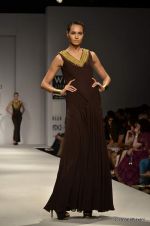 Model walk the ramp for Anaikka Show at Wills Lifestyle India Fashion Week 2012 day 2 on 7th Oct 2012 (90).JPG