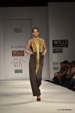 Model walk the ramp for Anaikka Show at Wills Lifestyle India Fashion Week 2012 day 2 on 7th Oct 2012 (91).JPG