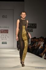 Model walk the ramp for Anaikka Show at Wills Lifestyle India Fashion Week 2012 day 2 on 7th Oct 2012 (94).JPG