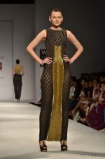 Model walk the ramp for Anaikka Show at Wills Lifestyle India Fashion Week 2012 day 2 on 7th Oct 2012 (95).JPG