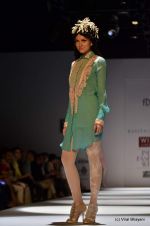 Model walk the ramp for Kavita Bhartia Show at Wills Lifestyle India Fashion Week 2012 day 2 on 7th Oct 2012 (17).JPG