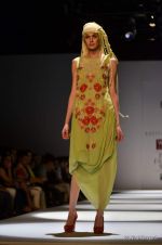 Model walk the ramp for Kavita Bhartia Show at Wills Lifestyle India Fashion Week 2012 day 2 on 7th Oct 2012 (29).JPG