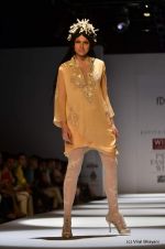Model walk the ramp for Kavita Bhartia Show at Wills Lifestyle India Fashion Week 2012 day 2 on 7th Oct 2012 (34).JPG