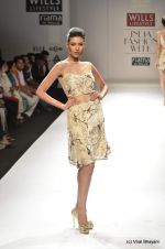 Model walk the ramp for Sakshee Pradhan Show at Wills Lifestyle India Fashion Week 2012 day 2 on 7th Oct 2012 (38).JPG