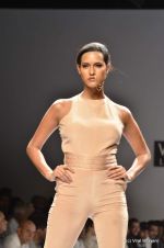Model walk the ramp for Sakshee Pradhan Show at Wills Lifestyle India Fashion Week 2012 day 2 on 7th Oct 2012 (8).JPG