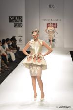 Model walk the ramp for Taniya Khanuja Show at Wills Lifestyle India Fashion Week 2012 day 2 on 7th Oct 2012 (50).JPG