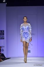 Model walk the ramp for Alpana and Neeraj Show at Wills Lifestyle India Fashion Week 2012 day 3 on 8th Oct 2012 (52).JPG
