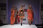 Model walk the ramp for Anupama Dayal Show at Wills Lifestyle India Fashion Week 2012 day 3 on 8th Oct 2012 (102).JPG