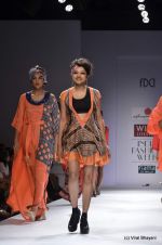 Model walk the ramp for Anupama Dayal Show at Wills Lifestyle India Fashion Week 2012 day 3 on 8th Oct 2012 (105).JPG