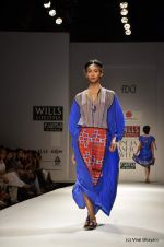 Model walk the ramp for Anupama Dayal Show at Wills Lifestyle India Fashion Week 2012 day 3 on 8th Oct 2012 (42).JPG