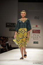 Model walk the ramp for Anupama Dayal Show at Wills Lifestyle India Fashion Week 2012 day 3 on 8th Oct 2012 (45).JPG