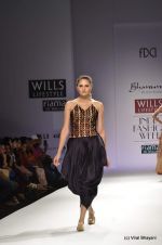 Model walk the ramp for Bhanuni by Jyoti Sharma Show at Wills Lifestyle India Fashion Week 2012 day 3 on 8th Oct 2012 (77).JPG