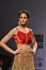 Model walk the ramp for Bhanuni by Jyoti Sharma Show at Wills Lifestyle India Fashion Week 2012 day 3 on 8th Oct 2012 (86).JPG