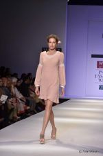 Model walk the ramp for Manish Gupta Show at Wills Lifestyle India Fashion Week 2012 day 3 on 8th Oct 2012 (29).JPG