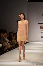 Model walk the ramp for Manish Gupta Show at Wills Lifestyle India Fashion Week 2012 day 3 on 8th Oct 2012 (38).JPG