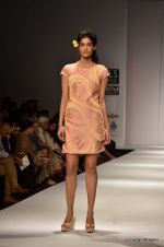 Model walk the ramp for Manish Gupta Show at Wills Lifestyle India Fashion Week 2012 day 3 on 8th Oct 2012 (45).JPG