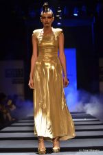 Model walk the ramp for Rajesh Pratap Singh Show at Wills Lifestyle India Fashion Week 2012 day 2 on 7th Oct 2012 (30336463).JPG