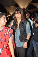 Priyanka Chopra snapped at the airport in Mumbai on 7th Oct 2012 (30336426).JPG
