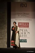 Shabana Azmi walk the ramp for Manish Malhotra Show at Wills Lifestyle India Fashion Week 2012 day 2 on 7th Oct 2012 (9).JPG