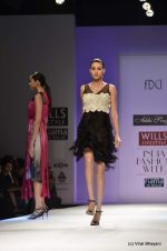 Model walk the ramp for Abhi Singh Show at Wills Lifestyle India Fashion Week 2012 day 4 on 9th Oct 2012 (26).JPG
