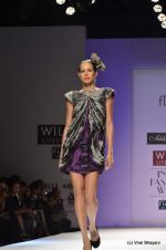 Model walk the ramp for Abhi Singh Show at Wills Lifestyle India Fashion Week 2012 day 4 on 9th Oct 2012 (31).JPG
