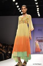 Model walk the ramp for Preeti Jhawar Show at Wills Lifestyle India Fashion Week 2012 day 4 on 9th Oct 2012 (49).JPG
