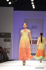 Model walk the ramp for Preeti Jhawar Show at Wills Lifestyle India Fashion Week 2012 day 4 on 9th Oct 2012 (50).JPG