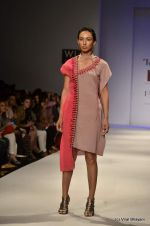 Model walk the ramp for Ritesh Kumar Show at Wills Lifestyle India Fashion Week 2012 day 4 on 9th Oct 2012 (55).JPG