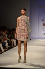Model walk the ramp for Ritesh Kumar Show at Wills Lifestyle India Fashion Week 2012 day 4 on 9th Oct 2012 (57).JPG