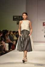 Model walk the ramp for Vaishali S Show at Wills Lifestyle India Fashion Week 2012 day 4 on 9th Oct 2012 (39).JPG