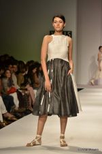 Model walk the ramp for Vaishali S Show at Wills Lifestyle India Fashion Week 2012 day 4 on 9th Oct 2012 (40).JPG