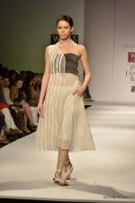 Model walk the ramp for Vaishali S Show at Wills Lifestyle India Fashion Week 2012 day 4 on 9th Oct 2012 (43).JPG