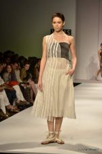 Model walk the ramp for Vaishali S Show at Wills Lifestyle India Fashion Week 2012 day 4 on 9th Oct 2012 (44).JPG