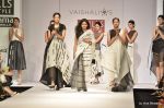 Model walk the ramp for Vaishali S Show at Wills Lifestyle India Fashion Week 2012 day 4 on 9th Oct 2012 (63).JPG