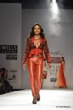 Tannishtha Chatterjee walk the ramp for Rahul Singh Show at Wills Lifestyle India Fashion Week 2012 day 4 on 9th Oct 2012 (89).JPG