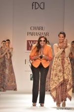 Model walk the ramp for Charu Parashar Show at Wills Lifestyle India Fashion Week 2012 day 5 on 10th Oct 2012 (105).JPG