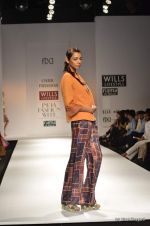 Model walk the ramp for Charu Parashar Show at Wills Lifestyle India Fashion Week 2012 day 5 on 10th Oct 2012 (56).JPG