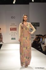 Model walk the ramp for Charu Parashar Show at Wills Lifestyle India Fashion Week 2012 day 5 on 10th Oct 2012 (81).JPG