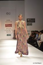 Model walk the ramp for Charu Parashar Show at Wills Lifestyle India Fashion Week 2012 day 5 on 10th Oct 2012 (89).JPG
