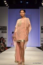 Model walk the ramp for Jenjum Gadi Show at Wills Lifestyle India Fashion Week 2012 day 5 on 10th Oct 2012 (41).JPG